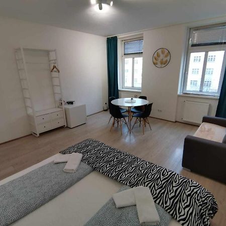 Central Apartment Metro 1 Min. Vienna Exterior photo